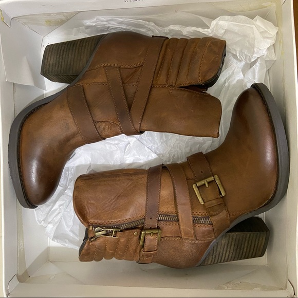 βSOLDβ STEVE MADDEN Raleigh Cognac Boots - Picture 2 of 9